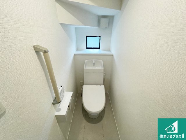 東大阪市加納　新築一戸建てのトイレ|1・2階の2ヶ所にあるので、朝の忙しい時間の順番待ちもなく、深夜の利用にも大変便利です。