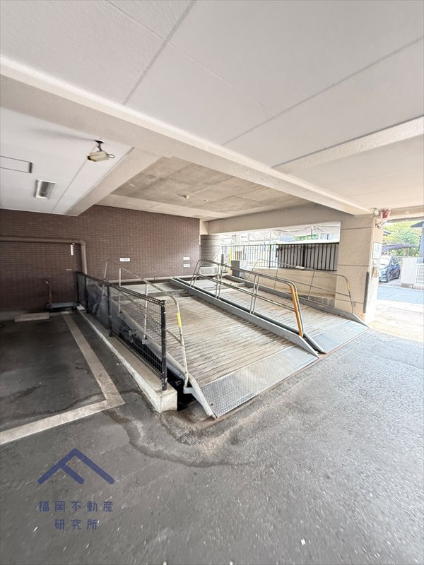 コアマンション春日の駐車場