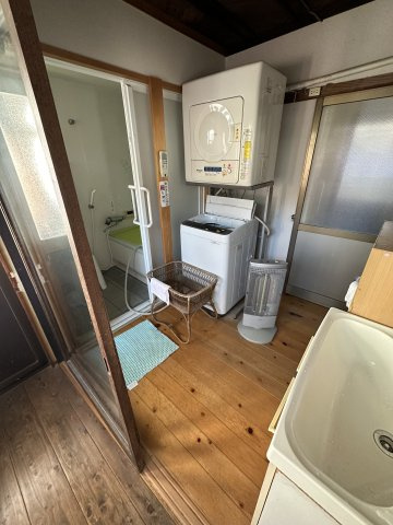 津山市材木町　古民家＋離れ　９Kの内装|東側