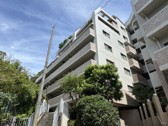 コスモ舞子坂弐番館の外観