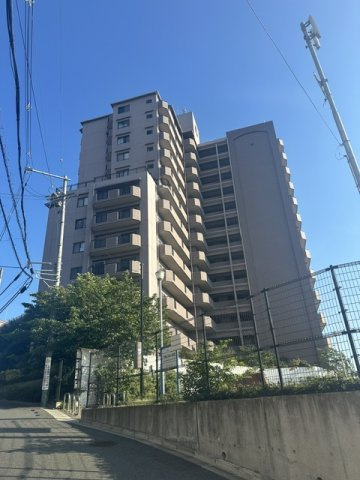 【外観】 | パインフィールド緑地公園 | 北大阪急行電鉄「緑地公園」駅まで徒歩9分！安心のオートロック付きマンションです。