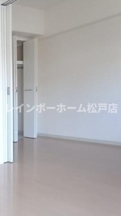 貴賓館の寝室|落ち着いた色調の寝室です