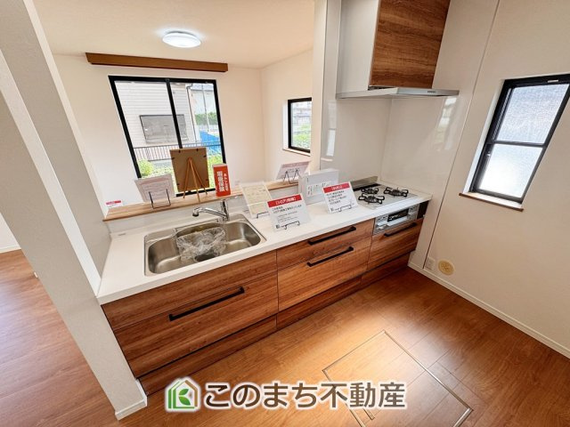 宇都宮市鶴田町再生住宅のキッチン|人気の対面式キッチン☆料理をしながらご家族とコミュニケーションが取れます♪