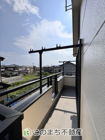 宇都宮市鶴田町再生住宅のバルコニー|南向きの大型バルコニーは陽当り良好で、たっぷりのお洗濯物もよく乾きます！