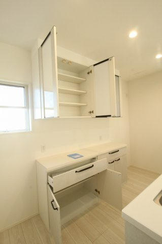 東石立町　新築戸建　1号棟　（全2区画）の収納|カップボード