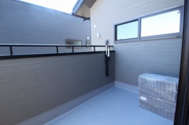 東石立町　新築戸建　1号棟　（全2区画）のバルコニー|2F　東の部屋　8.0帖+WCL+バルコニー　