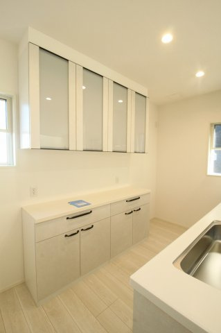 東石立町　新築戸建　1号棟　（全2区画）の収納|カップボード