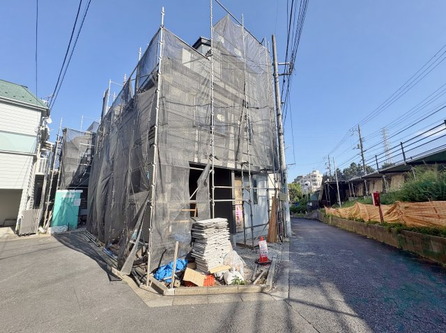 板橋区徳丸6丁目 限定1棟の外観|4ｍ道路×通路に面した角地感覚の開放感
　～光と風を享受する心地よい立地～
徳丸6丁目の落ち着いた住宅地に誕生します