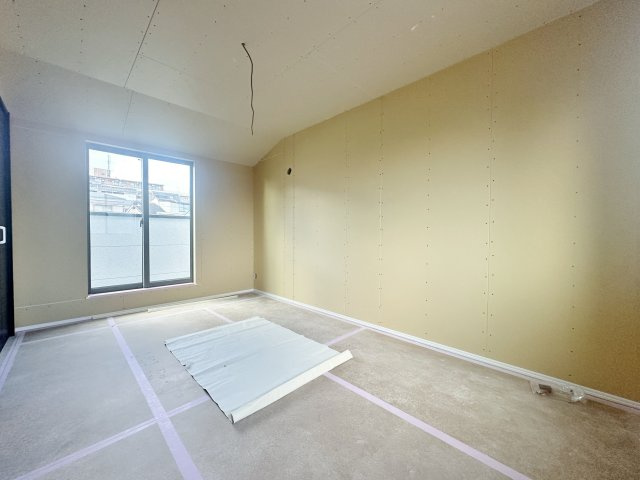 板橋区徳丸6丁目 限定1棟の洋室|3階7.1帖洋室
2面開口の明るく快適なお部屋です
大きな掃き出し窓からバルコニーに動線がつながります