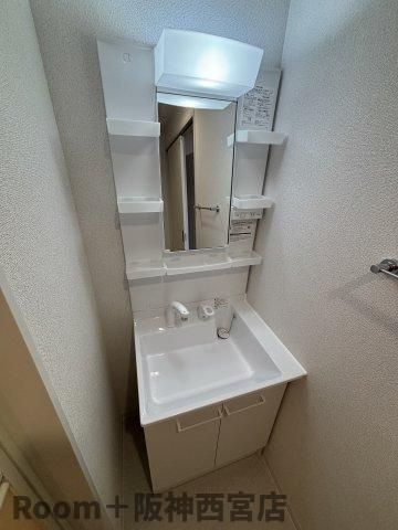 ソリティア西宮池田の独立洗面台