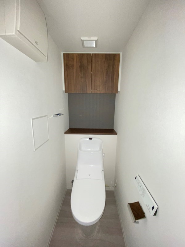 目黒区柿の木坂３丁目の賃貸マンションのトイレ|落ち着いたトイレです