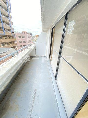 大阪市淀川区西中島７丁目の賃貸マンションのバルコニー