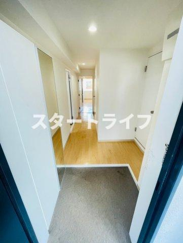 大阪市淀川区西中島７丁目の賃貸マンションの玄関