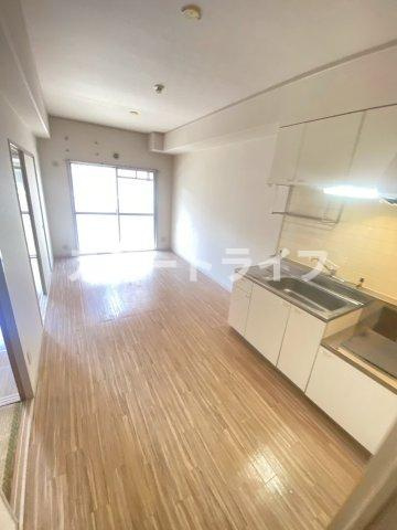 大阪市東淀川区豊里６丁目の賃貸マンションの居間・リビング