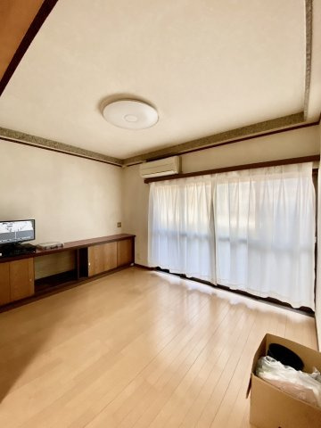 大庄西町3丁目一戸建の居間・リビング