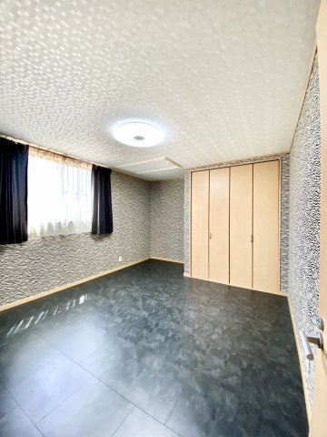 大庄西町3丁目一戸建の洋室