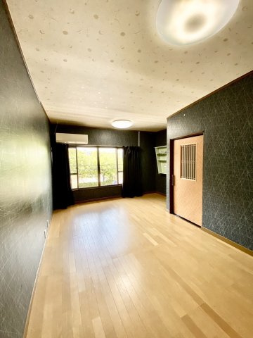 大庄西町3丁目一戸建の洋室