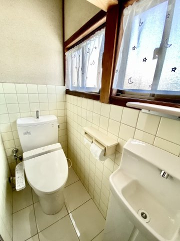 大庄西町3丁目一戸建のトイレ|２階トイレ