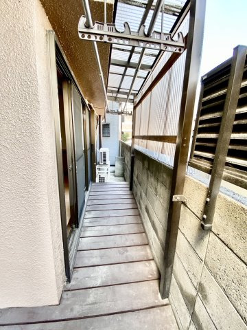 大庄西町3丁目一戸建のその他共用部分|駐車場までのスペース