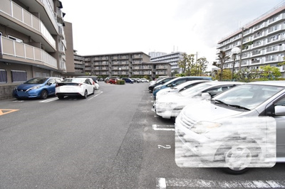 【駐車場】 | 千里山田グリーンハイツ3号棟 | こちらの物件近くの教育施設や、スーパー・公園など、物件周辺の住環境を併せてご案内させて頂きます。ぜひ、現地での暮らしをイメージなさって下さい！