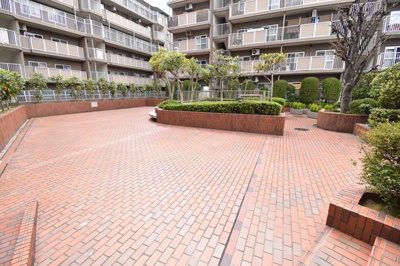 【外観パース】 | 千里山田グリーンハイツ3号棟 | サイトに掲載されていない箇所の写真、撮影してお届けさせて頂きます！気になる物件で、見たい部分の画像が無い場合は、弊社スタッフまでご連絡下さいませ。お客様の気になる箇所を、カメラにて撮影して参ります！