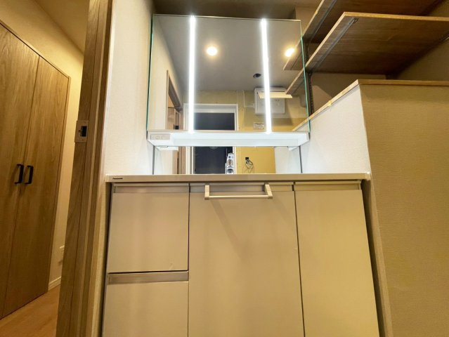 緑地東ロイヤルマンションの独立洗面台|独立洗面台あり、毎朝おしゃれに忙しい女性の方におすすめです