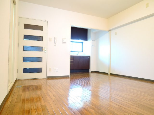 高槻市城南町４丁目の賃貸マンションの居間・リビング