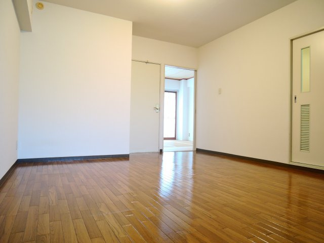 高槻市城南町４丁目の賃貸マンションの内装