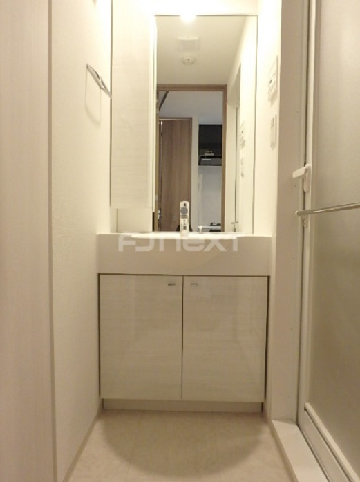 新品家具付きマンション豊玉北8(KaGood東京)の洗面所