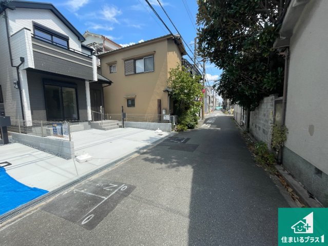 東大阪市西上小阪　新築一戸建ての前面道路含む現地写真|車通りの少ない前面道路！お子様がいらっしゃるご家族でも安心！