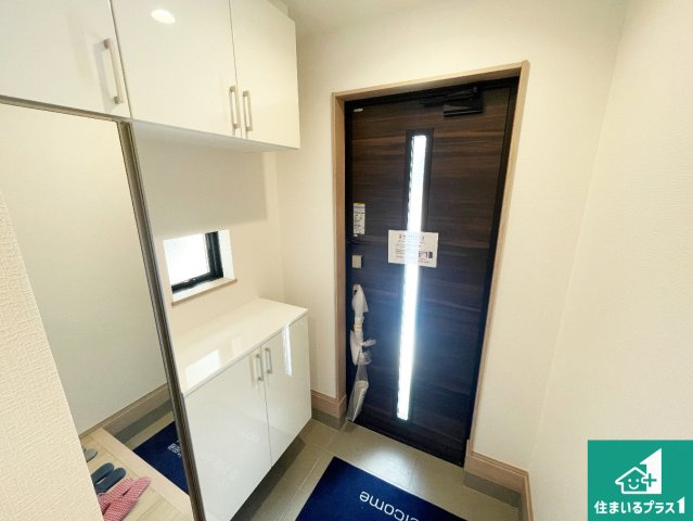 東大阪市西上小阪　新築一戸建ての玄関|シューズボックスにはたくさんの靴が収納できるので玄関周りはいつもスッキリ！ご家族が増えても安心！