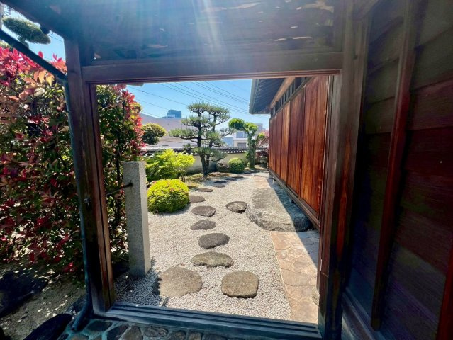 【エントランス】 | 禁野本町2丁目（古民家住宅蔵部分）