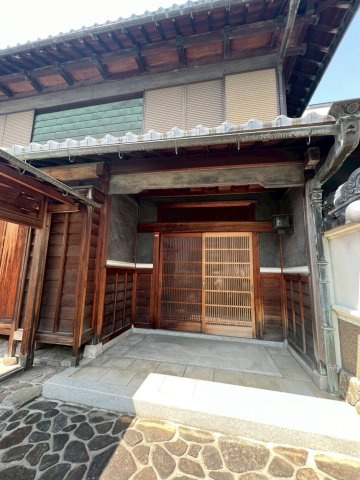 【エントランス】 | 禁野本町2丁目（古民家住宅蔵部分）