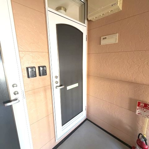 フジナカコーポⅪの玄関