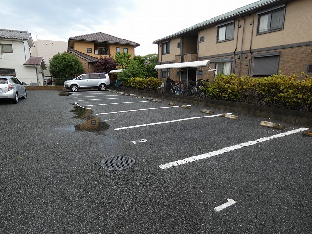 コモド・KⅡの駐車場