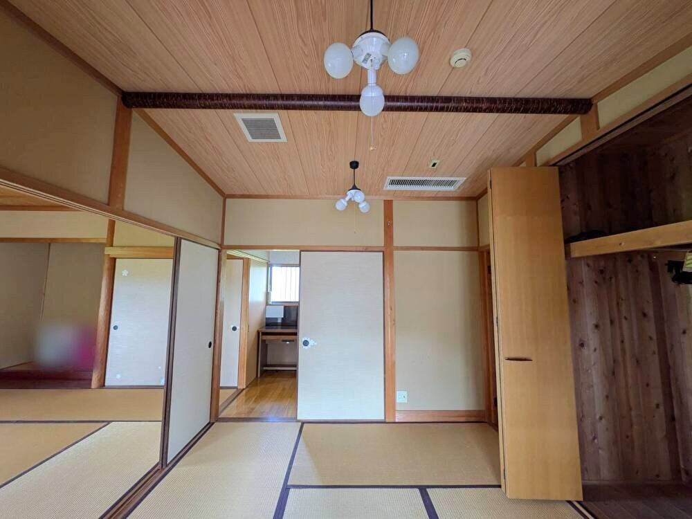 岡山市東区竹原 中古住宅の和室|◆和室5.0畳です。襖を開けるとより広い和室へと変わります。