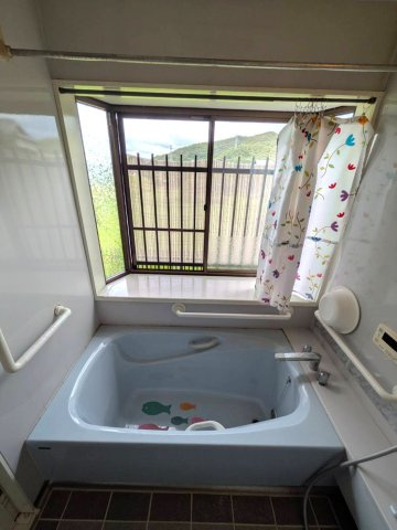 岡山市東区竹原 中古住宅の浴室|◆一日の疲れが取れる浴室です。