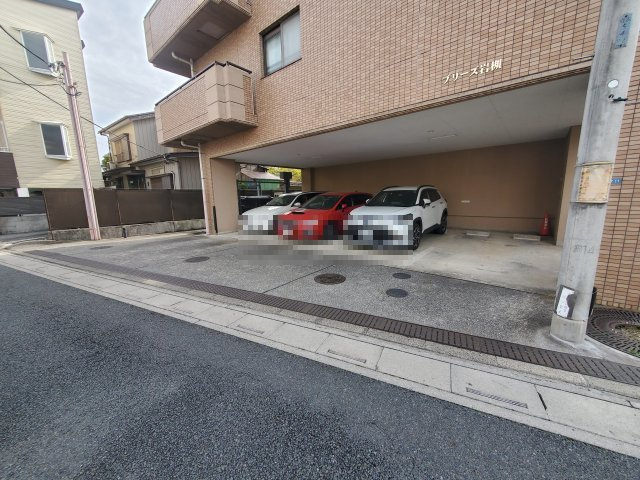 ブリーズ岩槻の駐車場