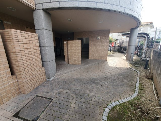 ブリーズ岩槻のエントランス