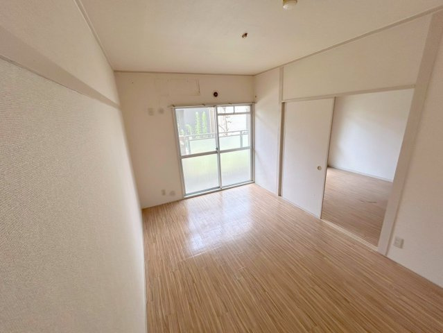 誼マンションの居間・リビング