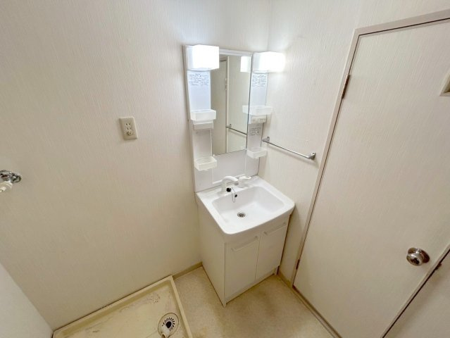誼マンションの洗面所