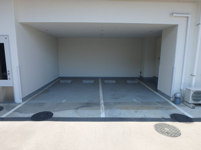 プラウドフラット戸越銀座の駐車場|駐車場があるので、車を買う予定の方も安心です
