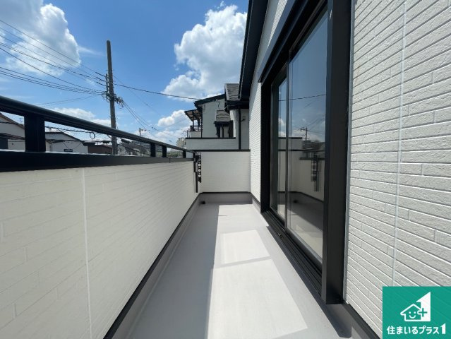 東大阪市西上小阪　新築一戸建てのバルコニー|ワイドバルコニーは洗濯物を干すスペースが広いのでご家族が多くても安心！