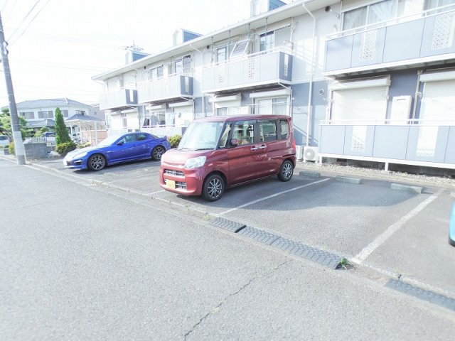 サニーホームズの駐車場