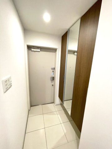 アルファステイツ岡山厚生町の玄関|明るい玄関です。
