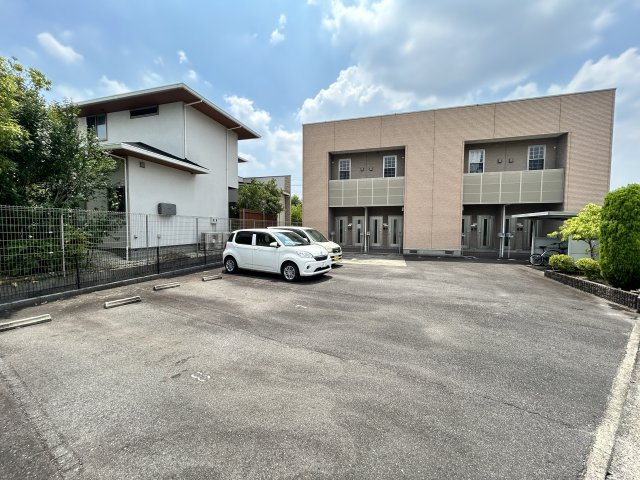プラッサムコート大留の駐車場