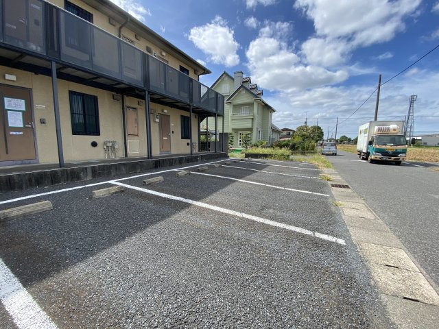 モルトフィオーレ2番館の駐車場