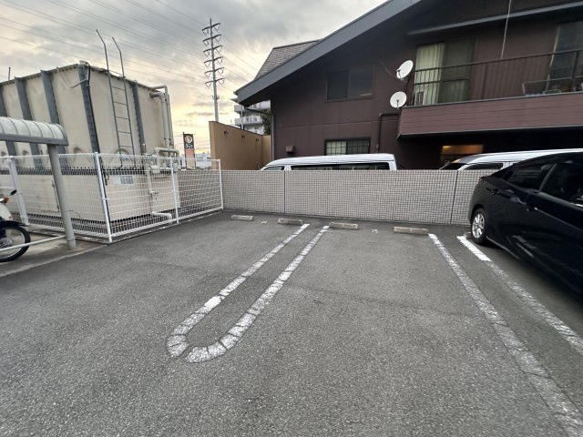 ポーシェガーデン２の駐車場