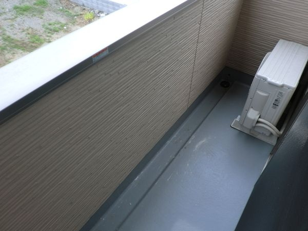 八潮市大瀬４丁目のアパートのバルコニー
