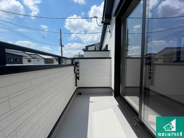 東大阪市西上小阪　新築一戸建てのバルコニー|日当たりのよいバルコニー！お部屋が開放的に！